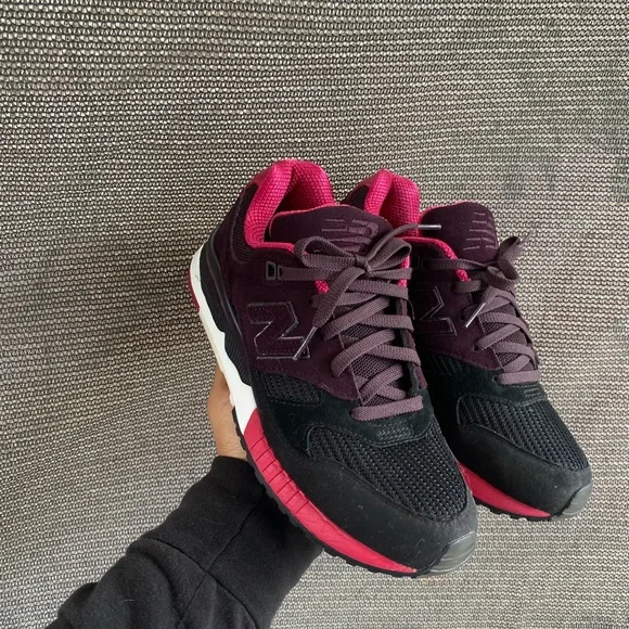 New Balance 530 Black Blackberry Red - Picture 3 of 8